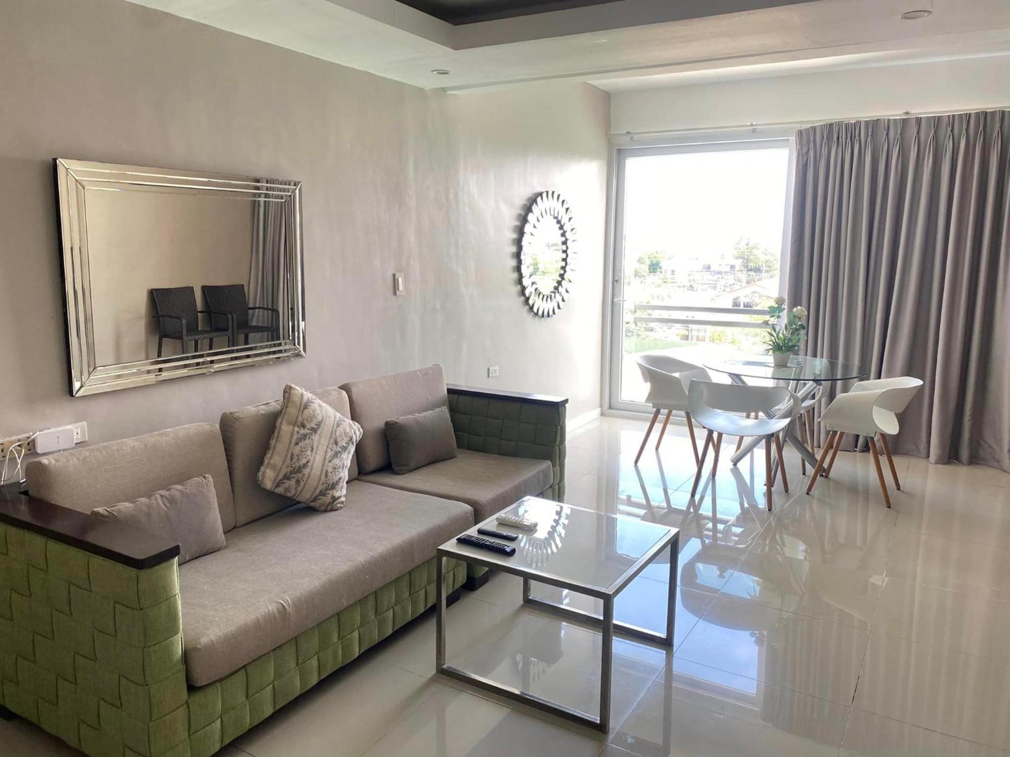 Chequers Suites Subic Bay Olongapo Exterior foto